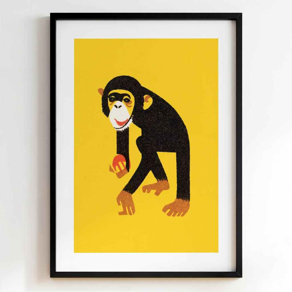"Golden Chimpanzee" шимпанзе з яблуком PS7488