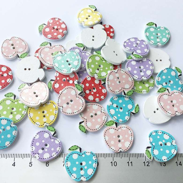 85.11.1.- Гудзики дерев'яні, 20х21 мм - Яблуко