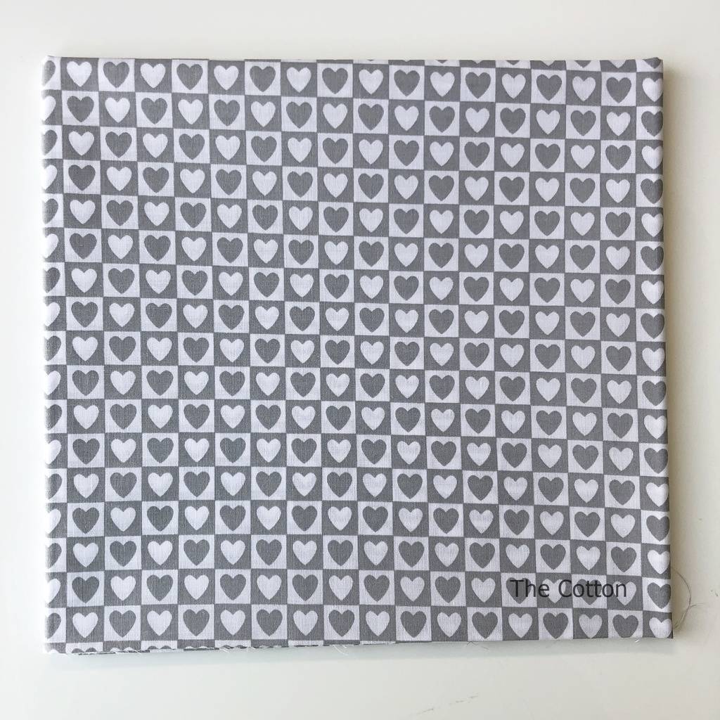 Ткань хлопок - бязь с мелкими сердечками в серых тонах