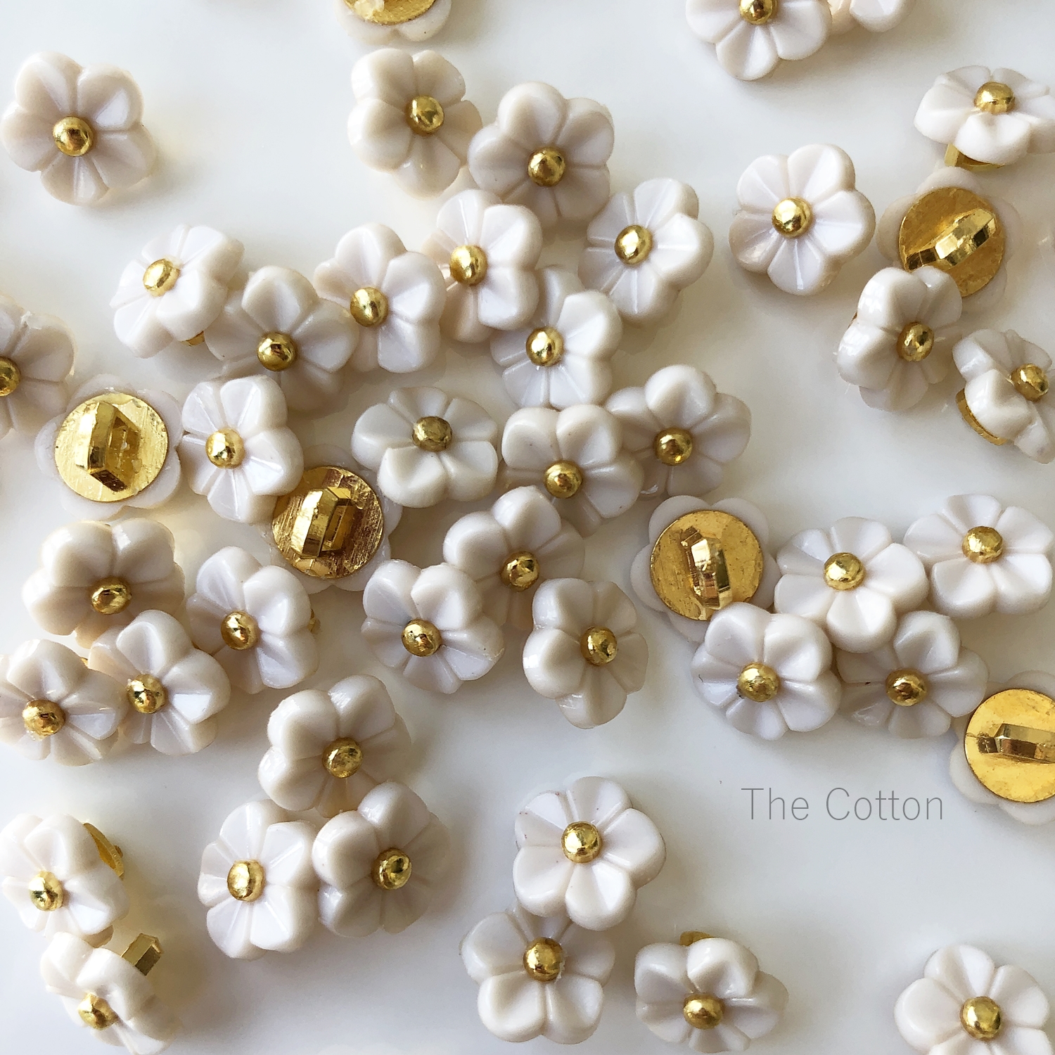 86.08.- Гудзики у формі квітки, 11 мм - Вибір кольору - (10 шт.)