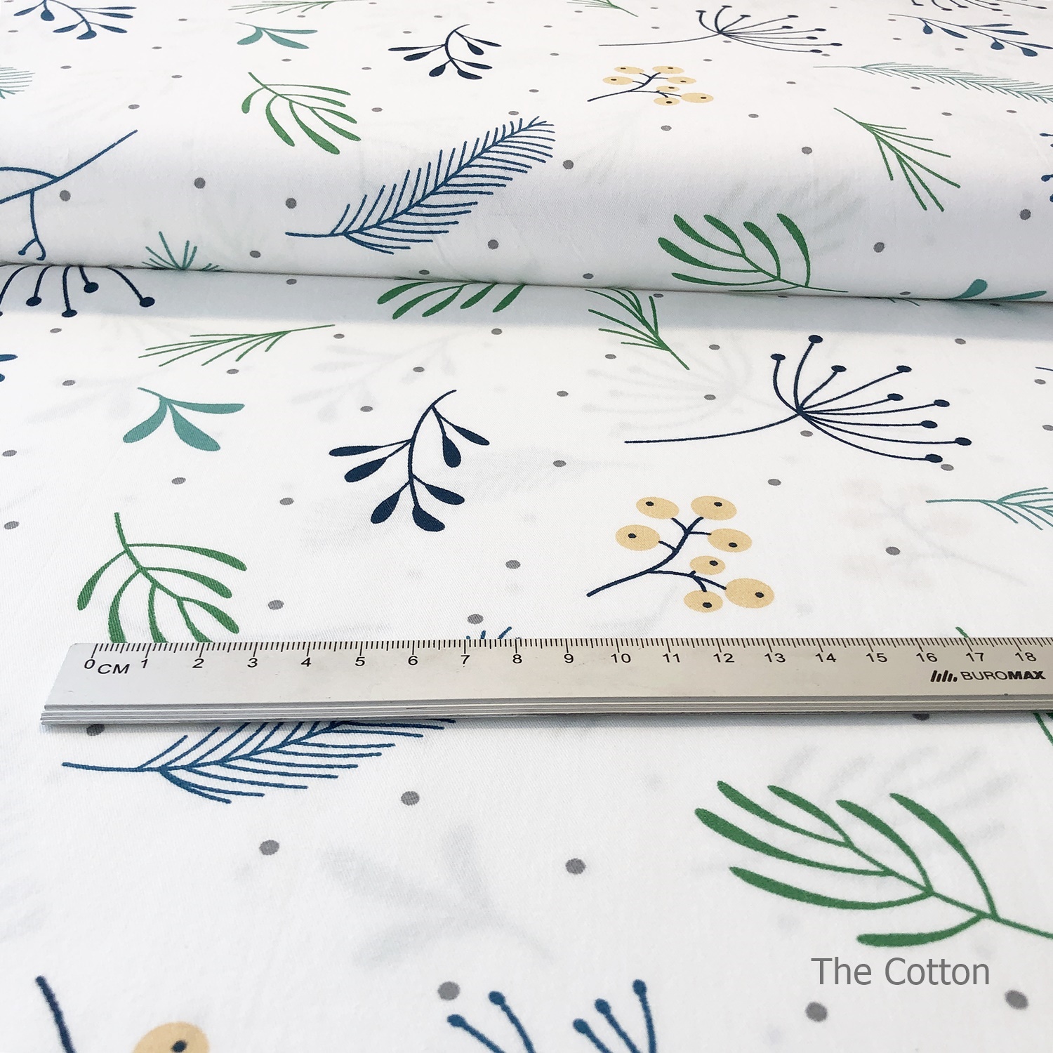 14.288.1. Бавовна Сатин - Кріп і кремові ягоди на молоці (Залишок 1,4 м)