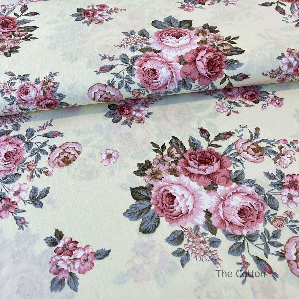Натуральна бавовняна тканина, сатин, для пошиття одягу, постільної білизни, рукоділля - Пишні троянди на ванільному тлі