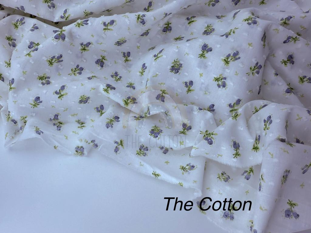 Батист в  мушку - Квіти трояндочки сіро-блакитні на стеблі з листочками  на молочному