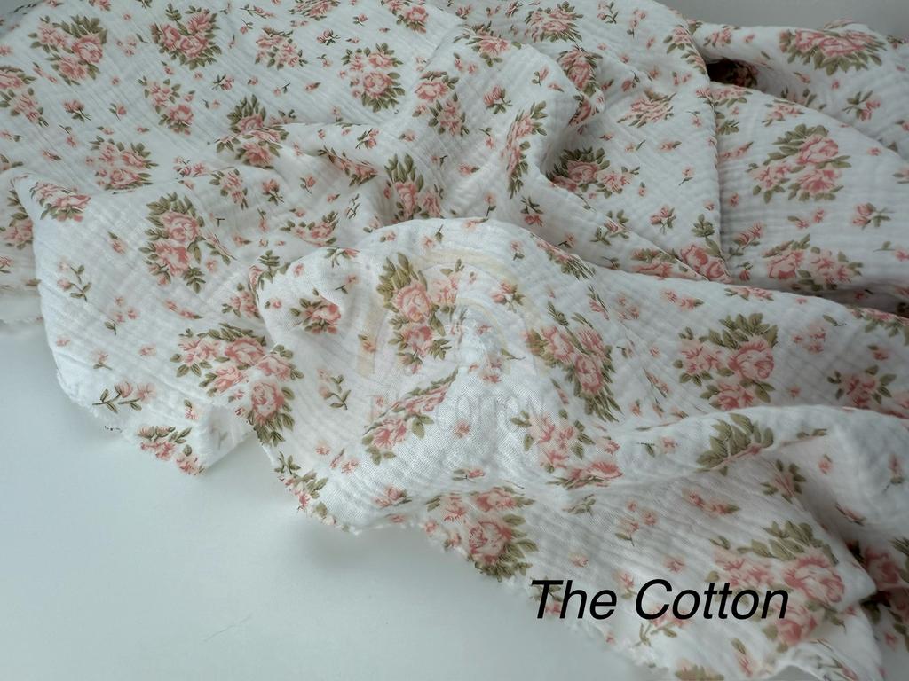 Муслін двошаровий - Квіти троянди чайні  на молочному