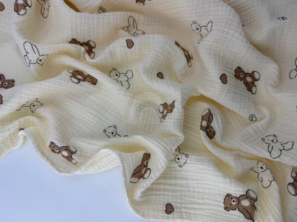 Муслін двошаровий - Звірі ведмедик і сердечко на айворі (М 2054 С3)