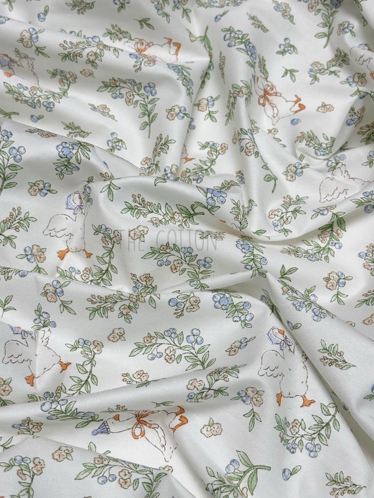 Бавовна Сатин - Принт звірята гусята в квітах на молочному SP 1182