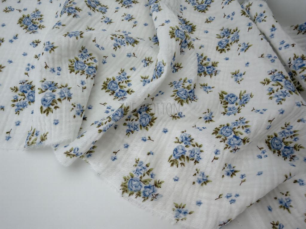 Муслін двошаровий - Квіти троянди блакитні на молочному M 5070 C2