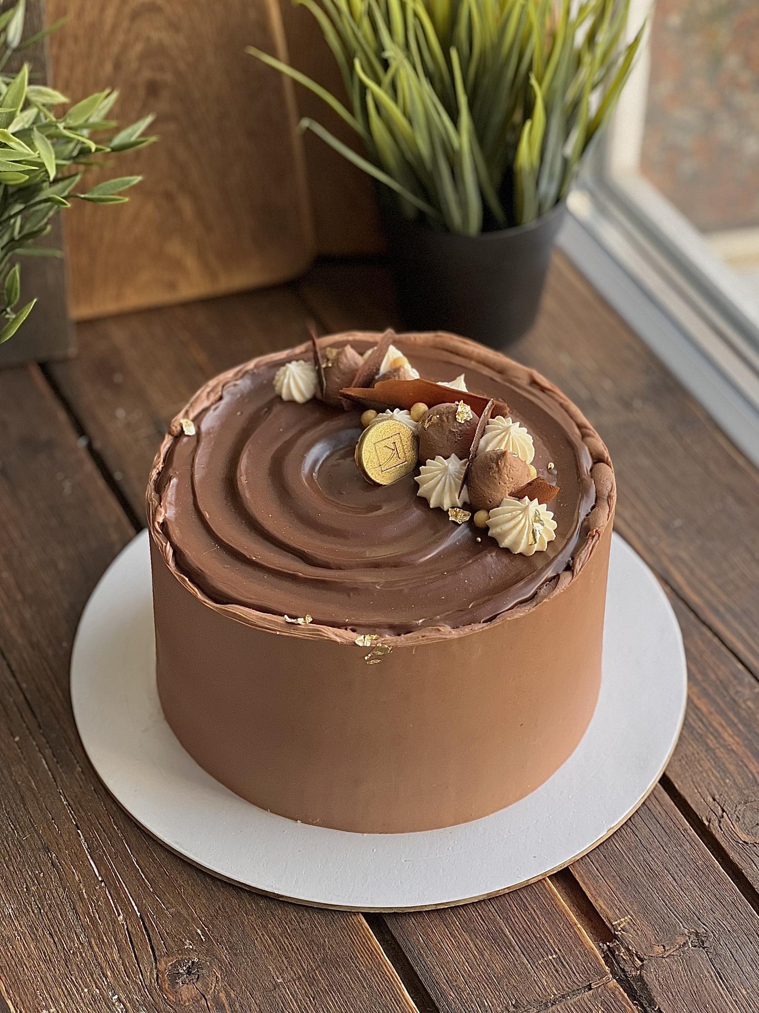 Торт с шоколадным декором (54 фото)