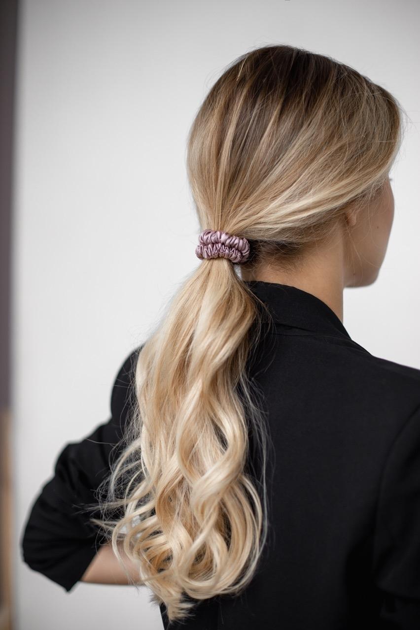 Шёлковая резинка для волос FAIRY TAIL | Цвет: лиловый | Шёлковая мануфактура