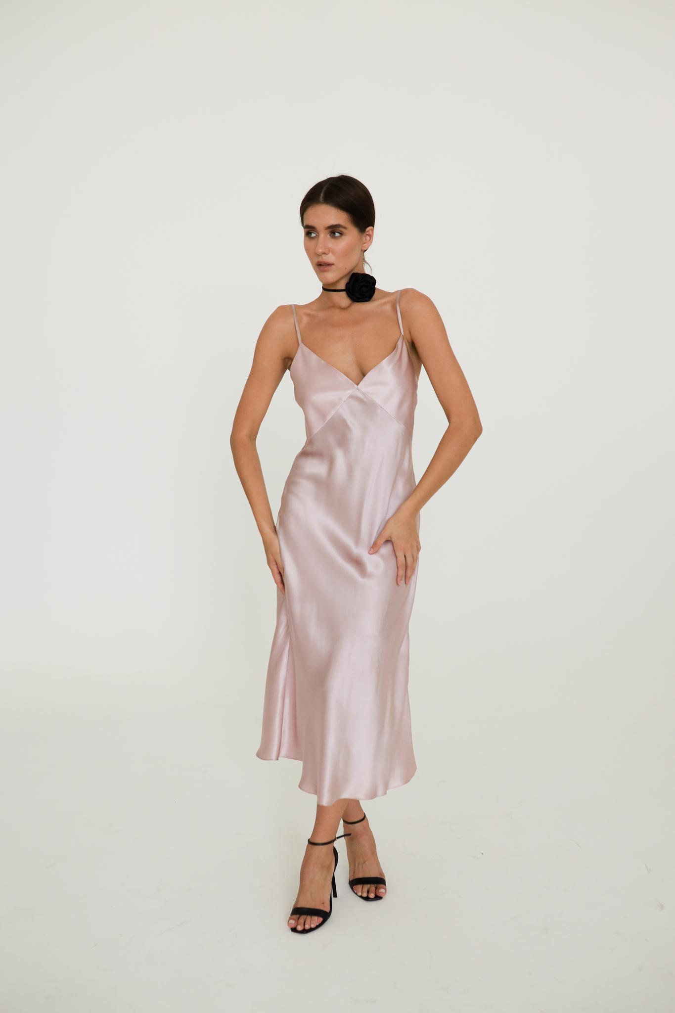 Платья > Платье-комбинация из натурального шелка в пудровом цвете купить в  интернет-магазине