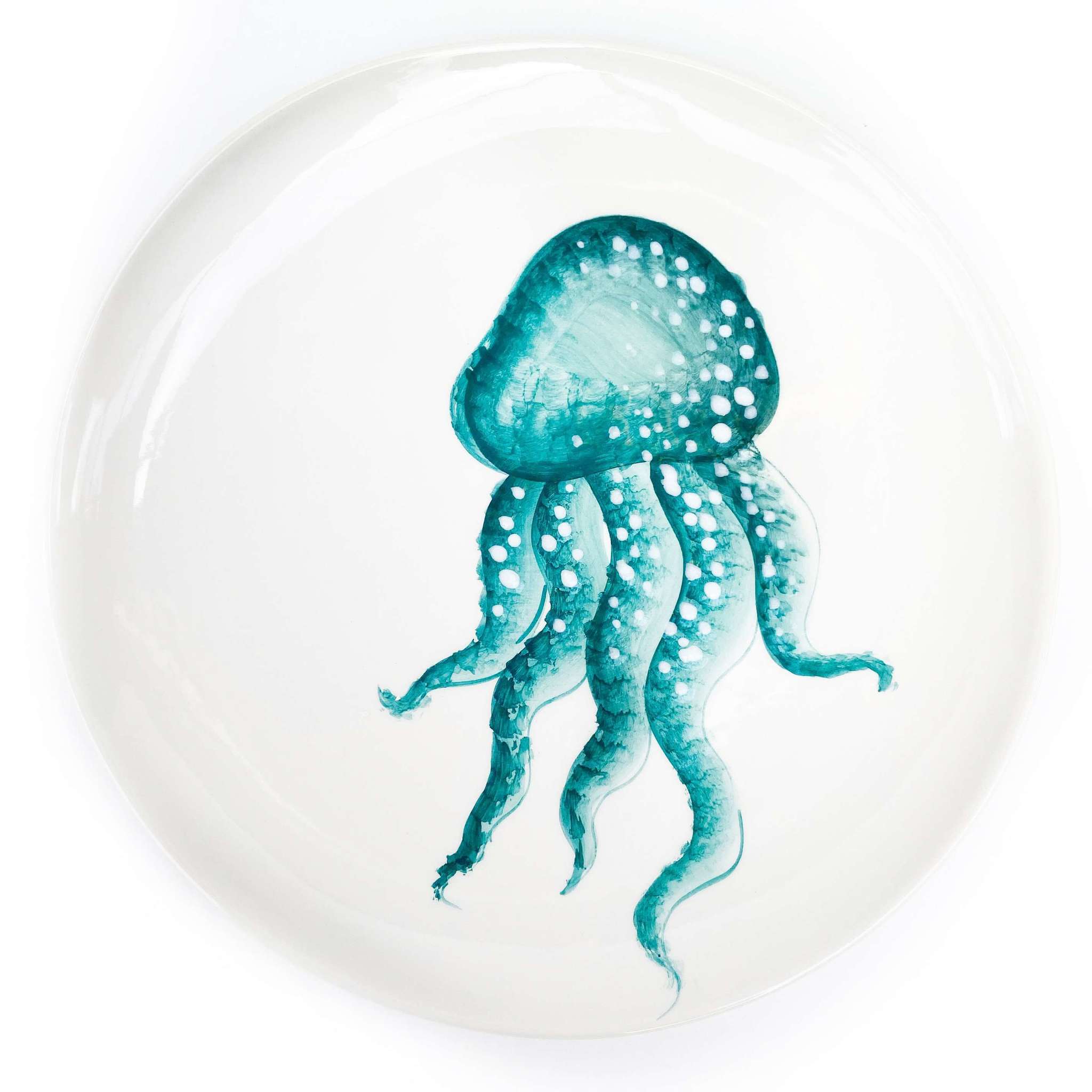 Медуза цена лайф. Посуда с медузами. Торт с медузами. Медуза на белом фоне. Медуза стилизация.