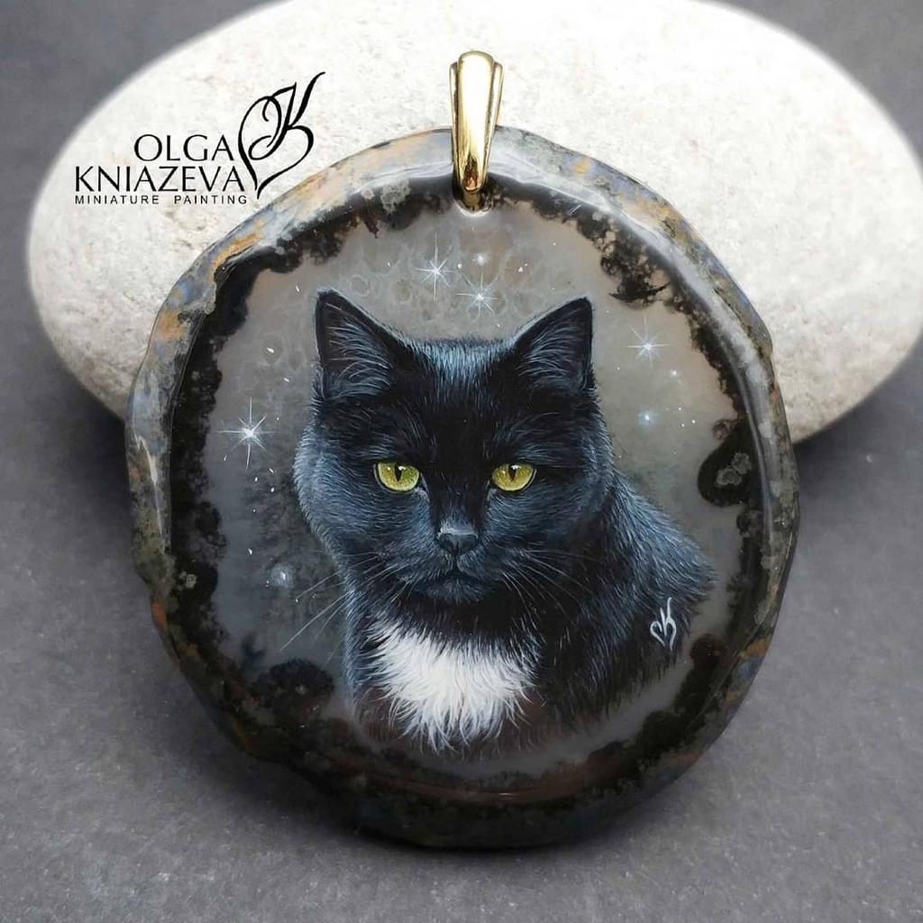 Необычный каменный кулон Черная Кошка ювелирная живопись художник Ольга  Князева