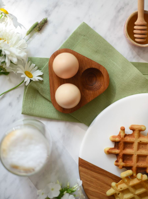 Яйца и подставки для яиц деревянные