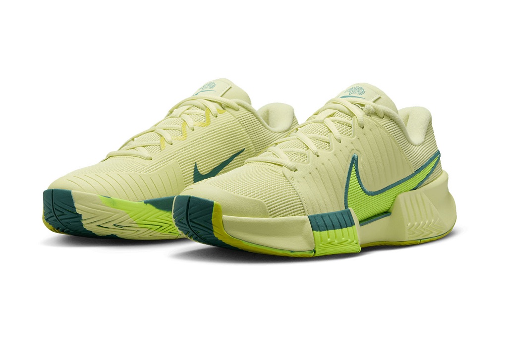 Теннисные кроссовки женские Nike Air Zoom GP Challenge Pro HC PRM