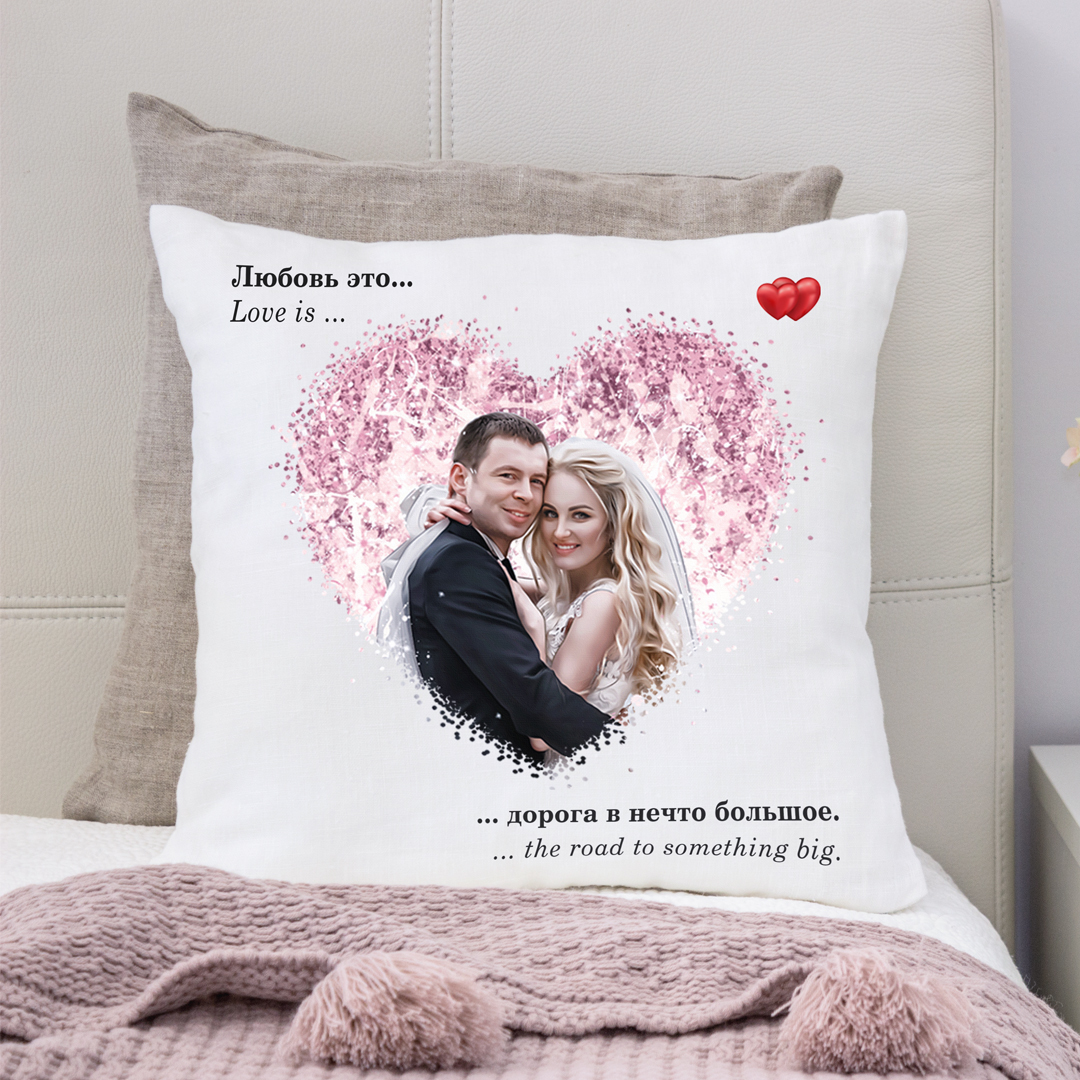 Подушка с портретом в стиле Love is