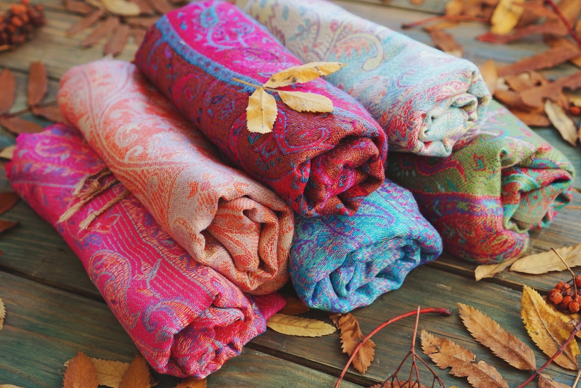 Товары из хлопка. Индийские хлопковые ткани. Хлопчатобумажные ткани в Индии. Хлопковые ткани древней Индии. Хлопковый текстиль в Индии.
