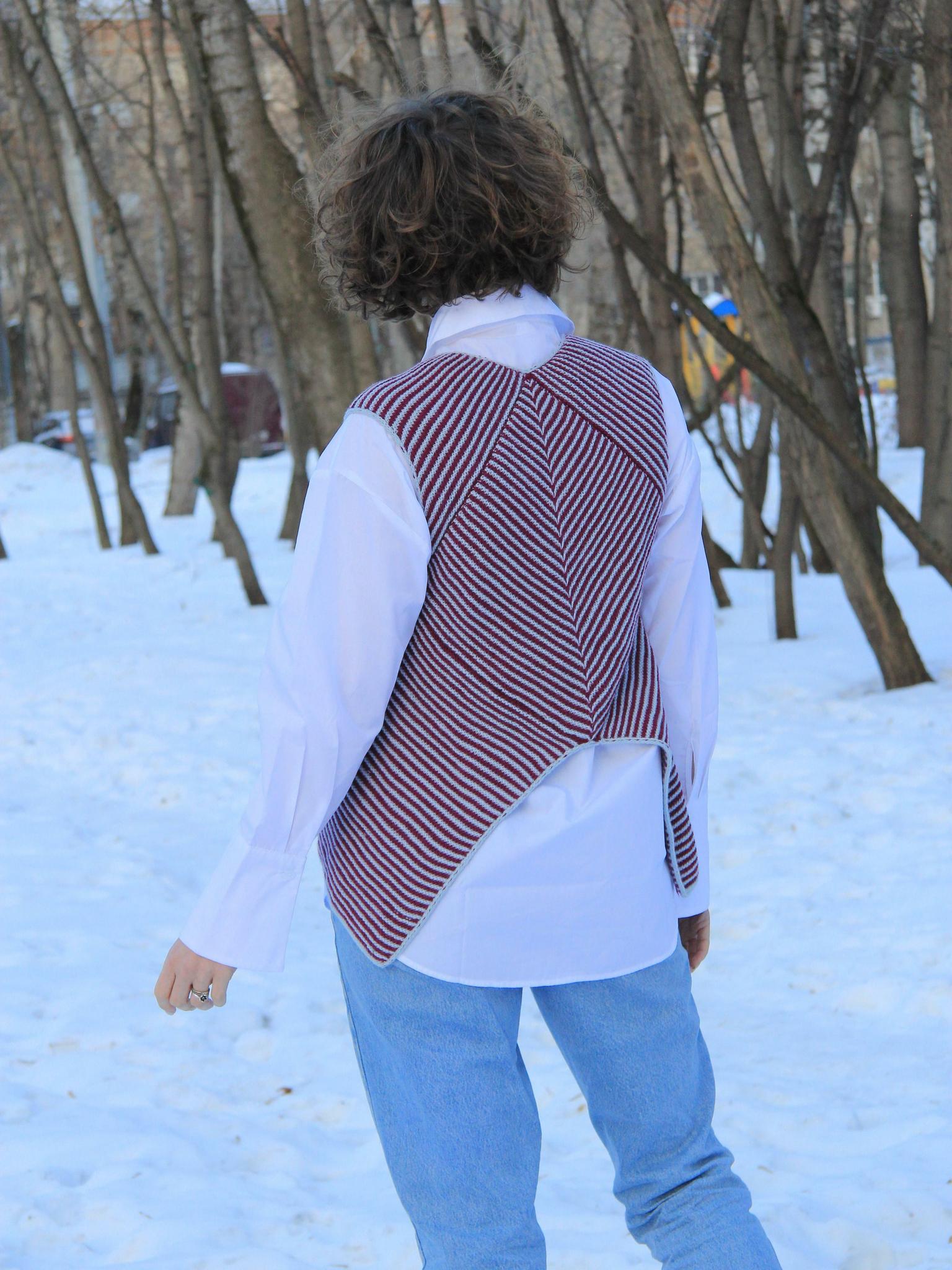 Стилизованные жилеты. Жилет в бурятском стиле. Жилетка расшитая. Стилизованные жилеты. Стилизованные жилеты.