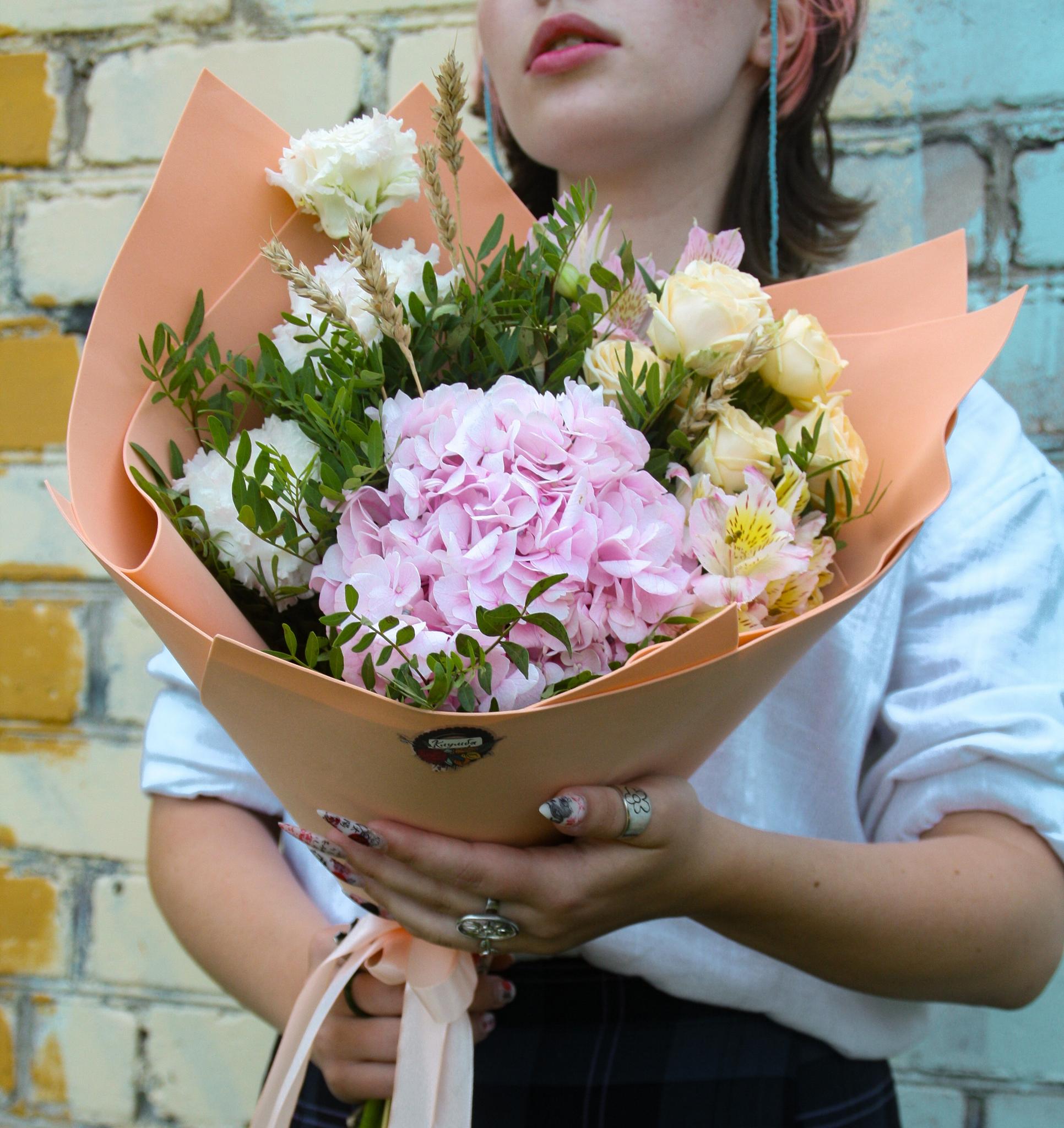 Букет цветов в школу дешево купить в Москве