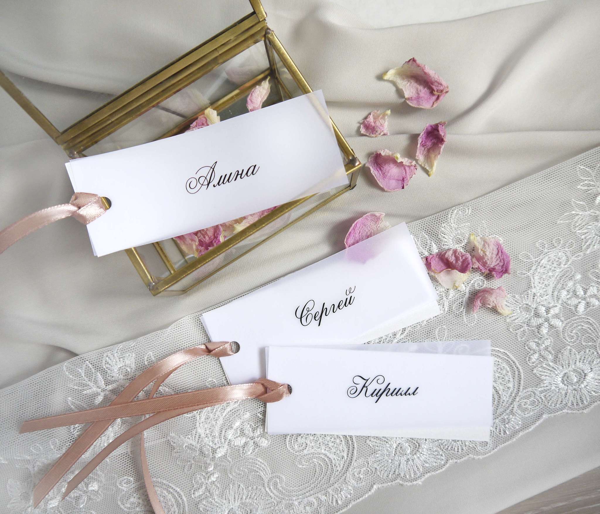 Рассадочные карточки на свадьбу для гостей посадочные