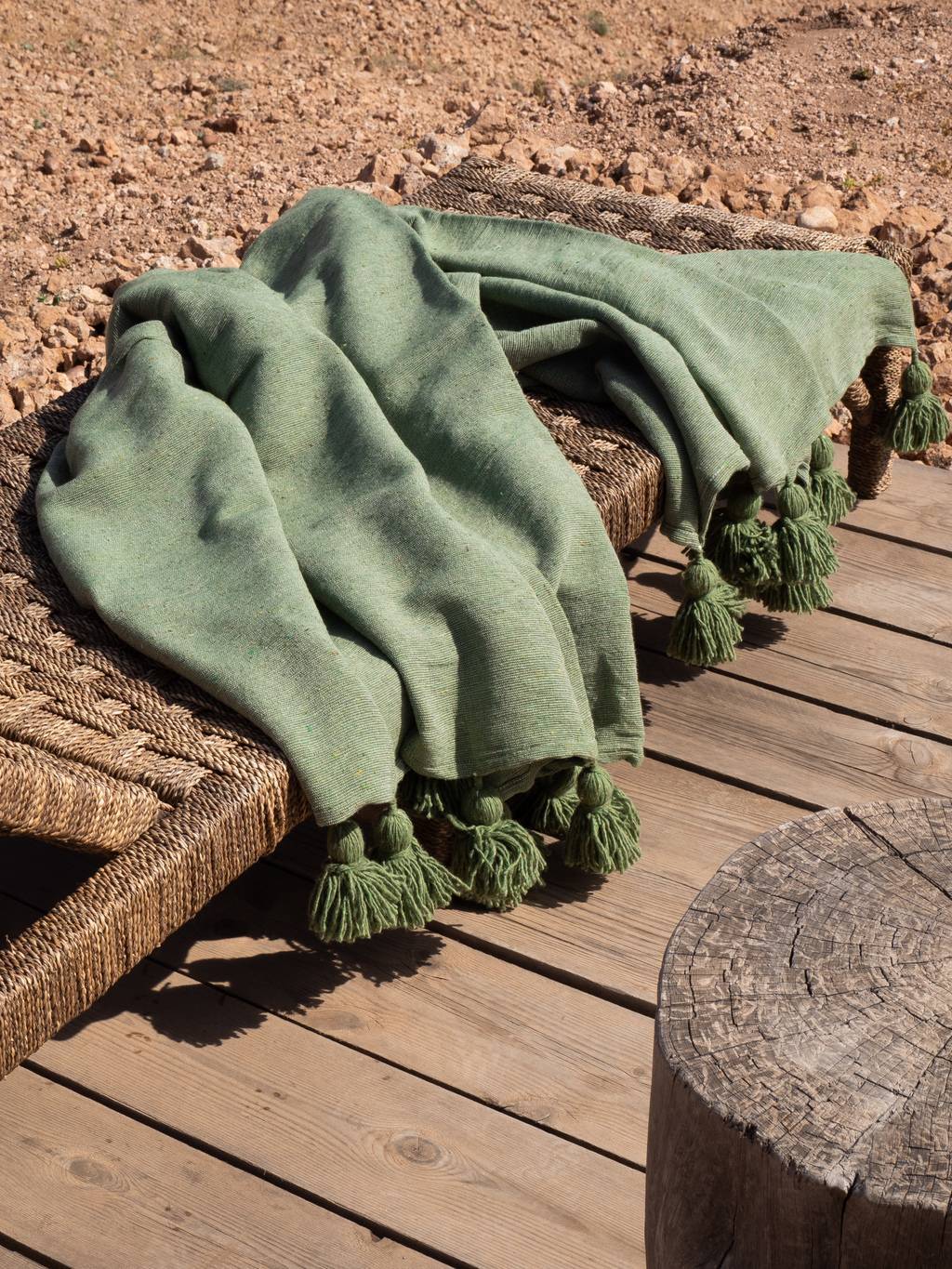 Марроканский плед из шерсти с помпонами | Интернет-магазин Nomadchic.ru