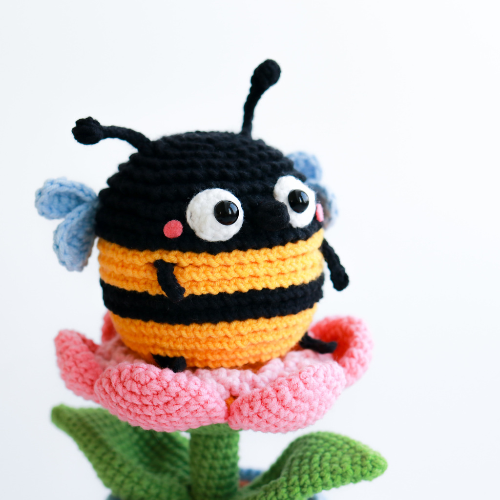 Вязаная пчелка крючком: мастер-класс | Амигуруми
