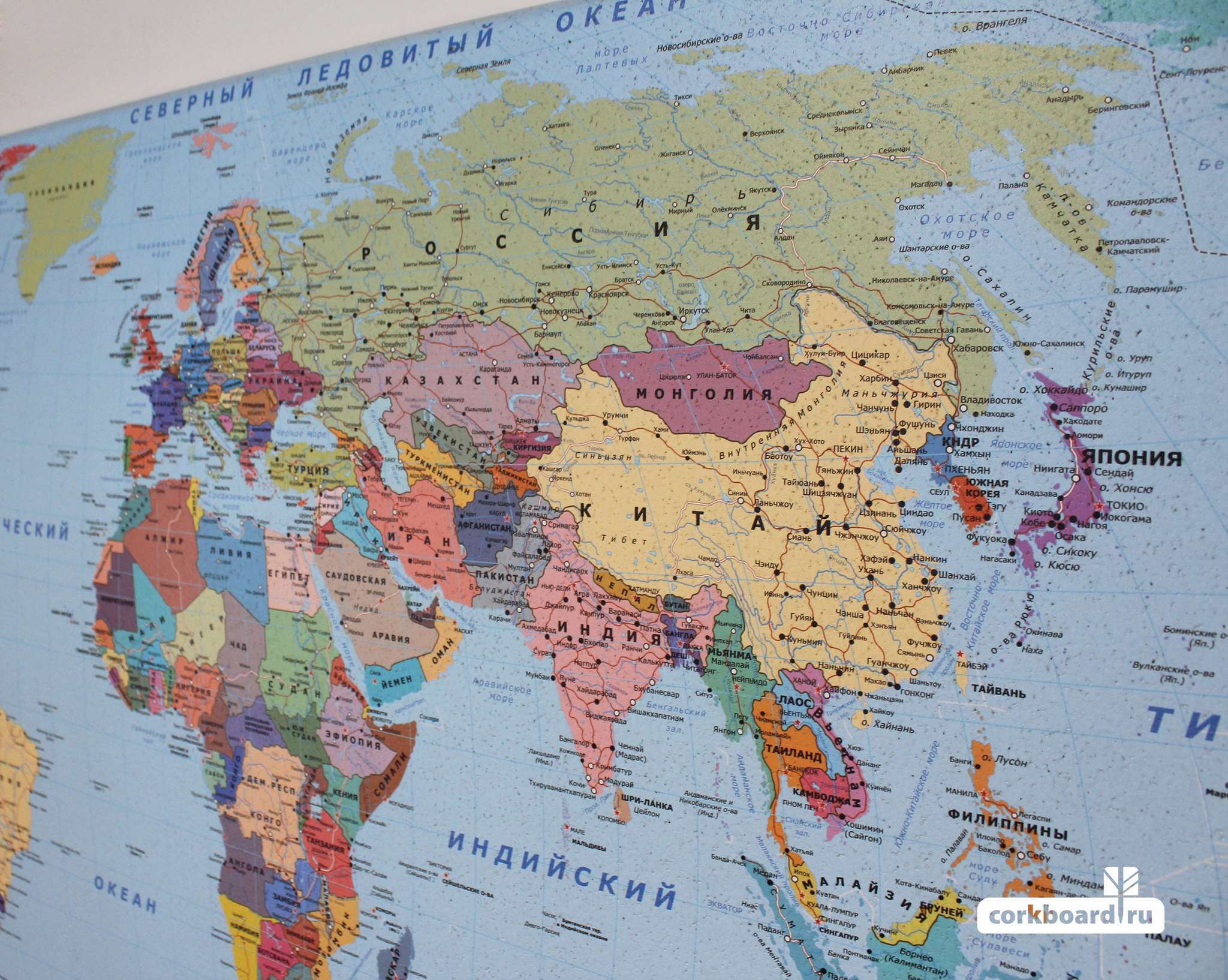 Пробковая политическая карта мира на стену, цветная карта мира из пробки вофис купить в Санкт-Петербурге, в Москве