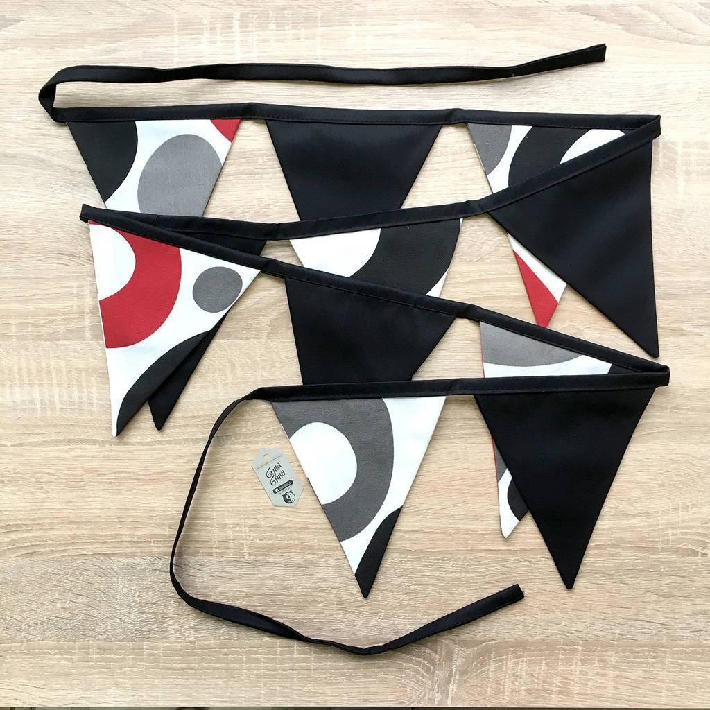 Флажки чёрные с абстрактным узором