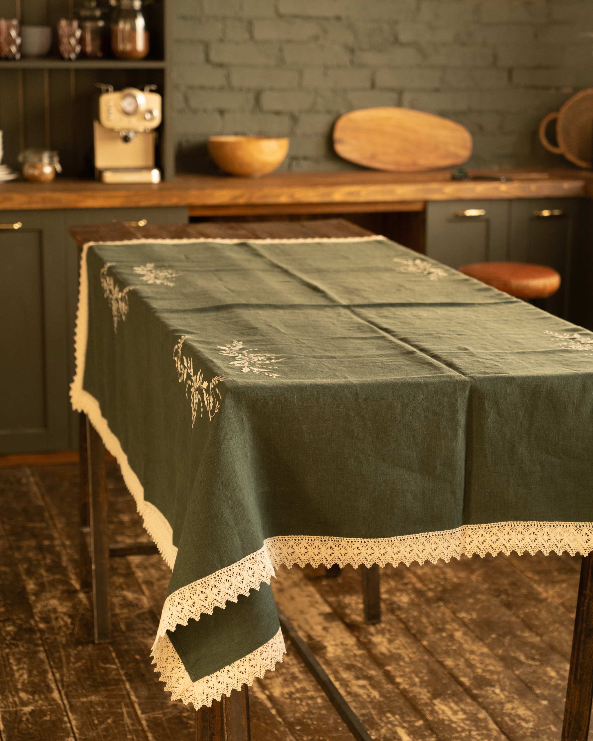 Зеленая скатерть на стол для кухни