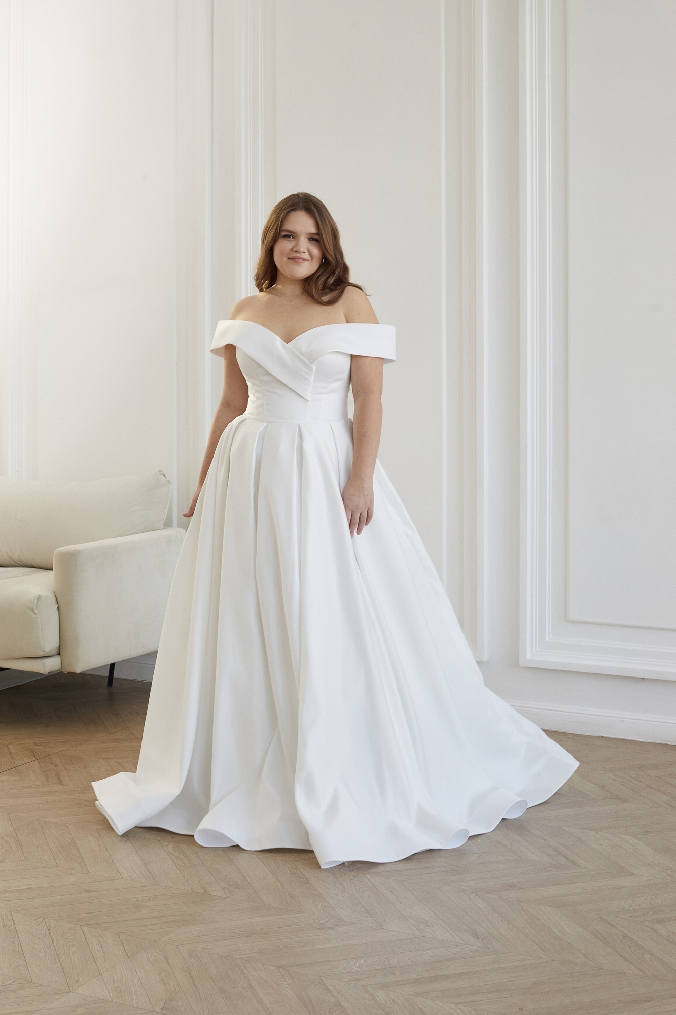 Свадебные платья больших размеров купить в Москве в салоне Николь
