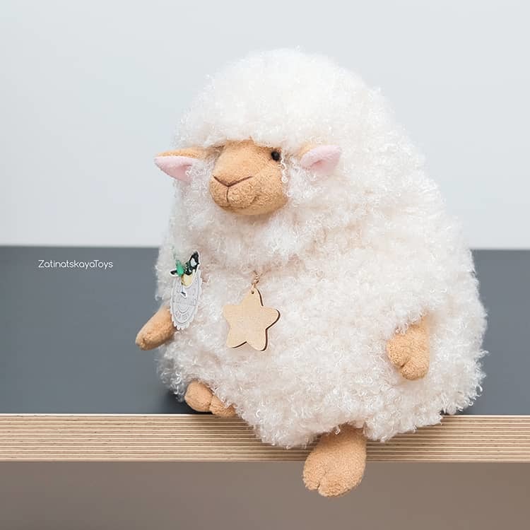 Забавная овечка своими руками
