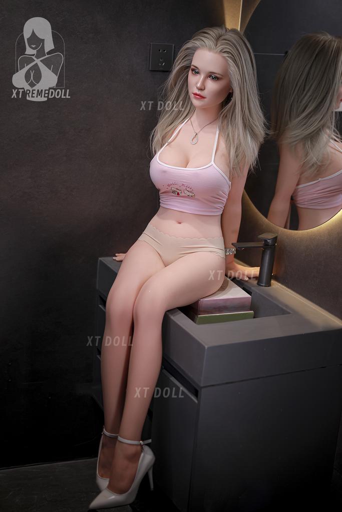 Реалистичная силиконовая / ТПЕ секс кукла  XT doll 158 см - Sally