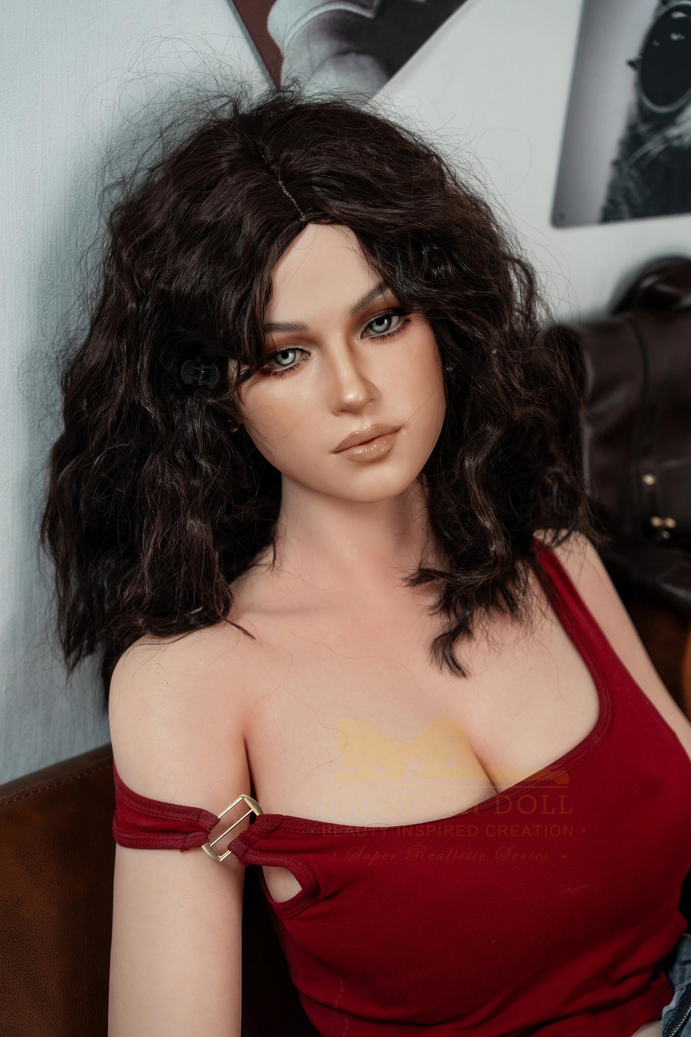 Реалистичная силиконовая / ТПЕ секс кукла  irontech doll 166 см - Flora