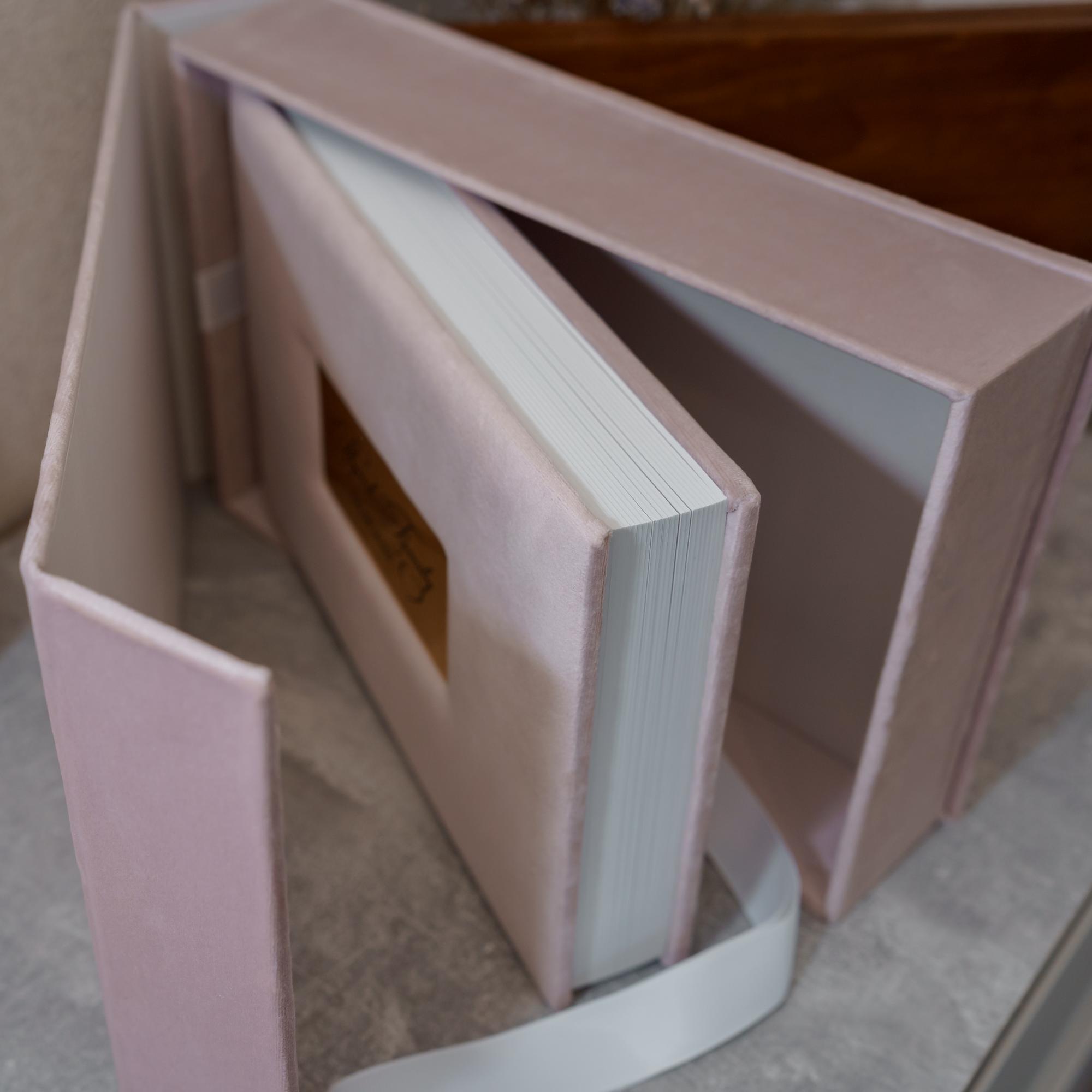 Фотокнига "Велюр - Pink"   30х20 (20розворотів)