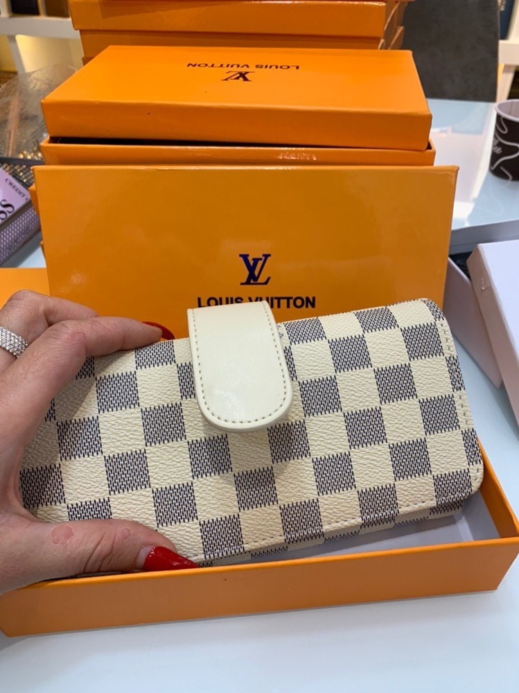 Белый в шашки кошелек Louis Vuitton женский