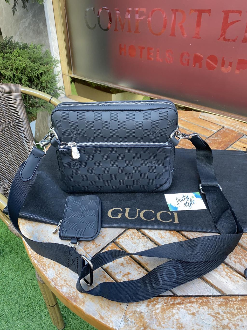 Trio Messenger Lv total black Louis Vuitton сумка для мужчин 51271