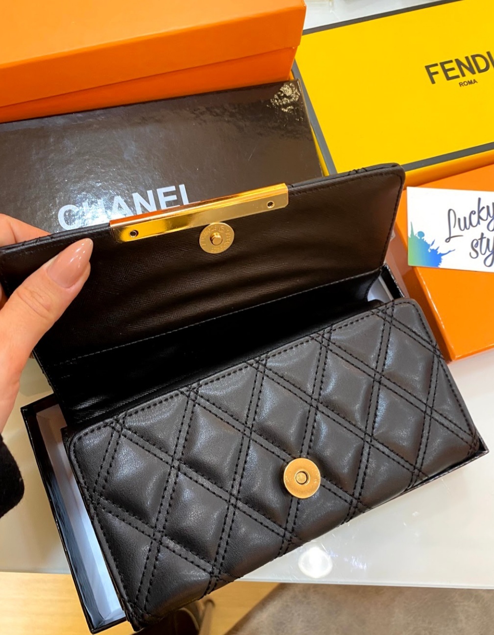 Купить кошельки и клатчи Chanel в интернетмагазине LauraPalantiru