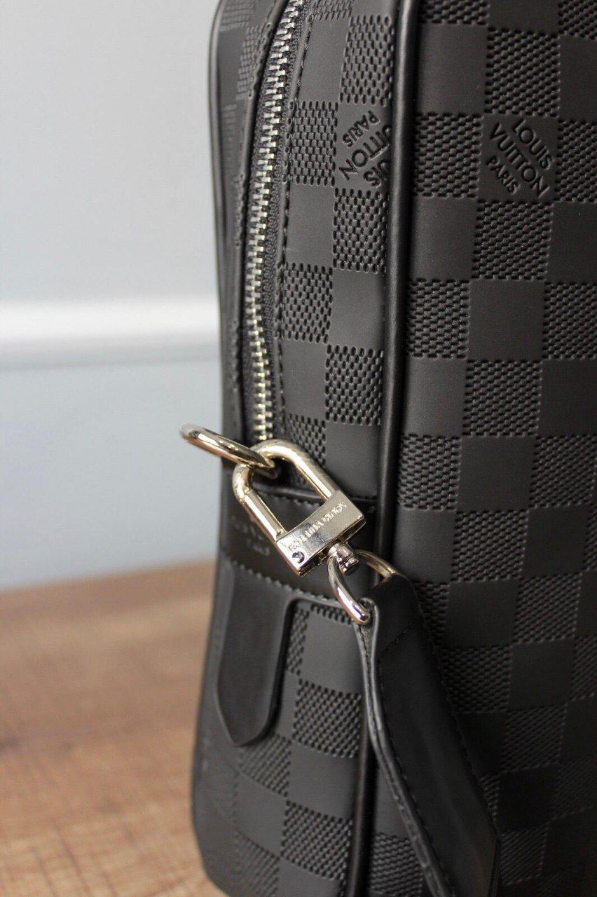 （20000→15788）Louis Vuitton ブラック ケース Porte-Documents Voyage PM Taiga Leather - For Men | LOUIS VUITTON