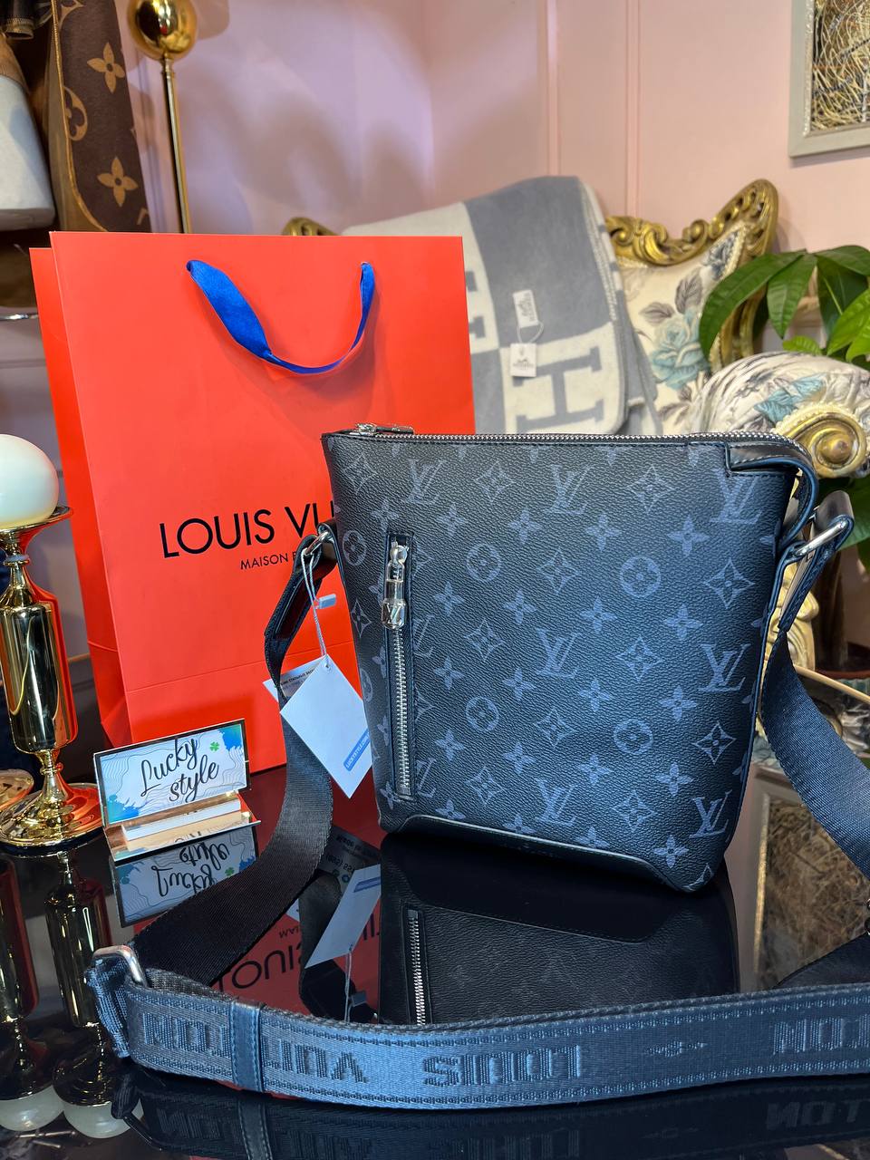 Discovery messenger Louis Vuitton серый монограмм 34283638