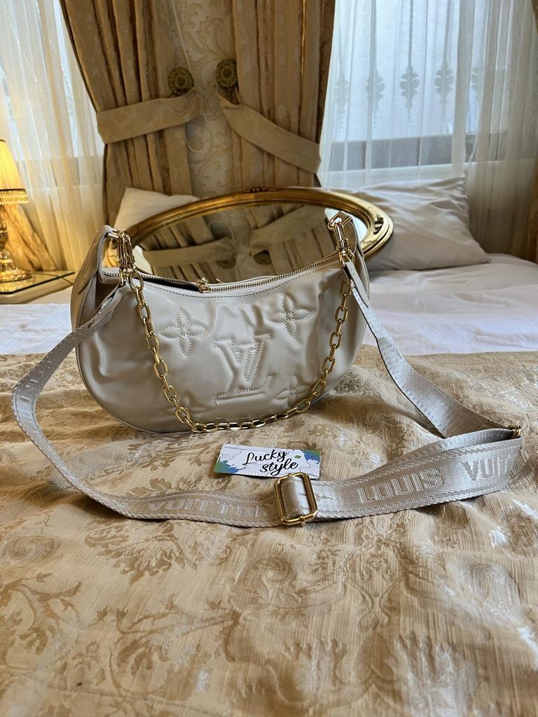 Louis Vuitton сумка женская бежевая Over the Moon 421421412