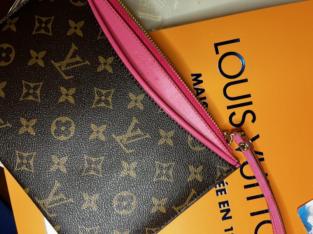 клатч LV с розовой  вставкой ПОШЕТ DAILY POUCH 221111