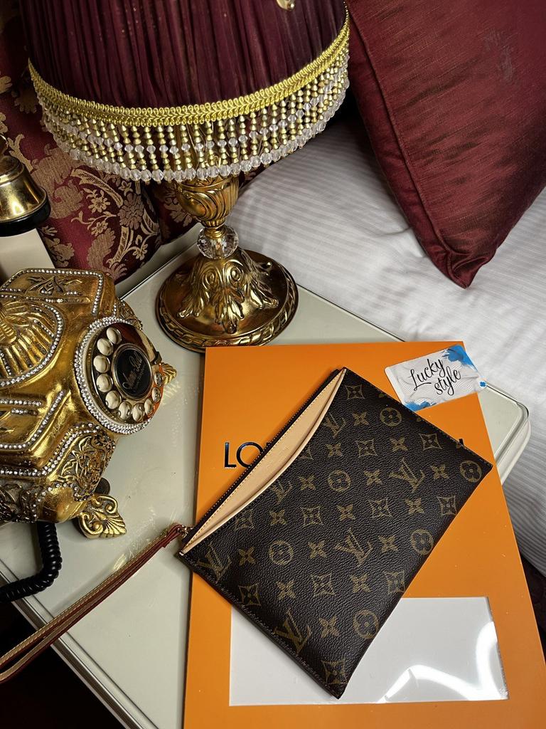 клатч LV с бежевой  вставкой ПОШЕТ DAILY POUCH 4555