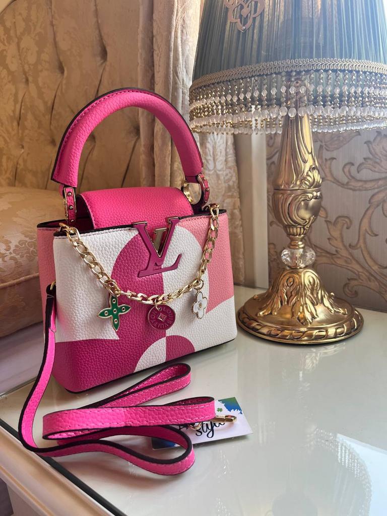 Сумка мини Louis Vuitton розовая микс Capucines 66312512