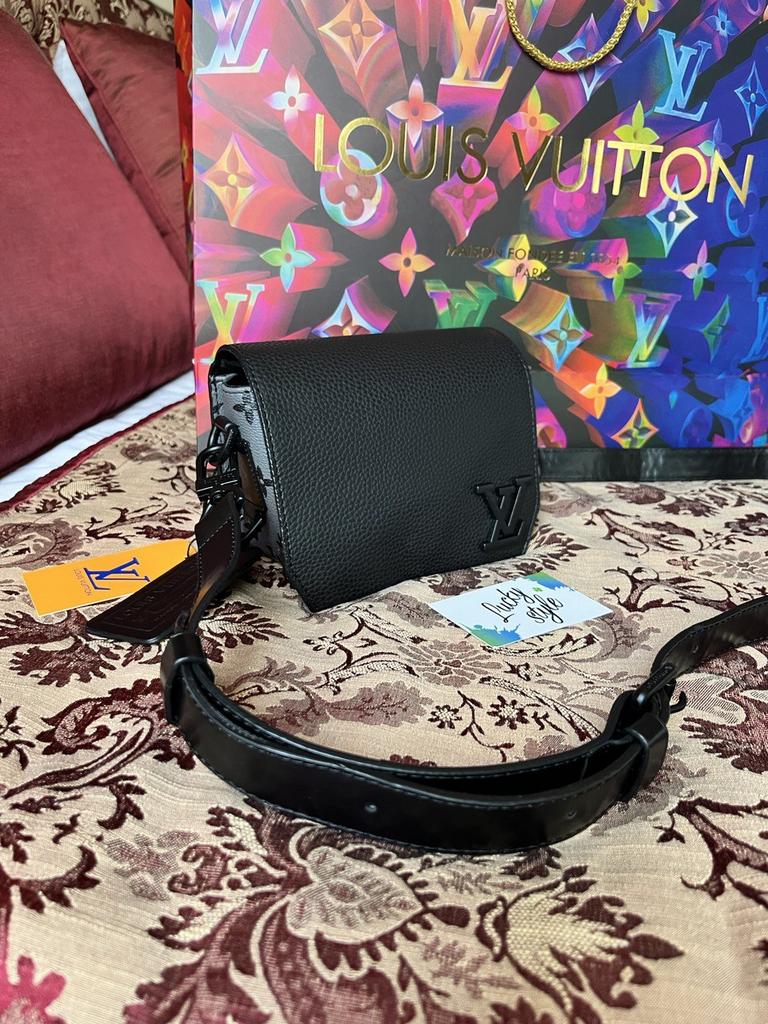 Сумка мессенджер LOUIS VUITTON - Fastline Wearable Wallet  632145234123