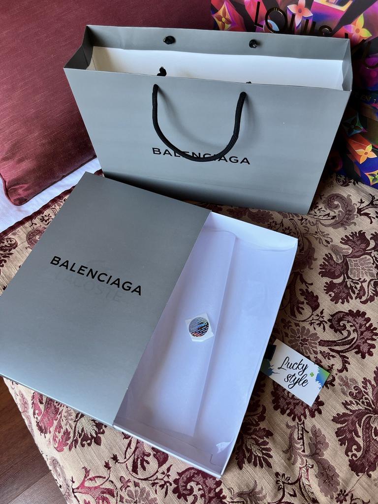 Balenciaga упаковка