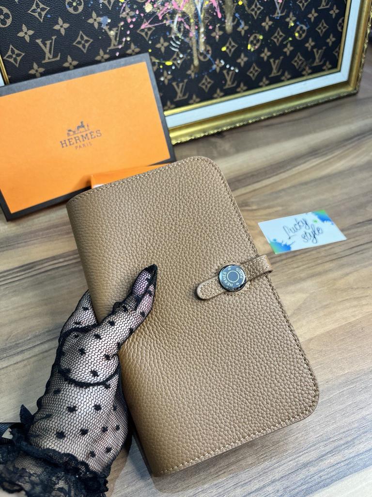 Hermes натуральная кожа Кошелек -обложка на паспорт большой  коричневый 775476243432