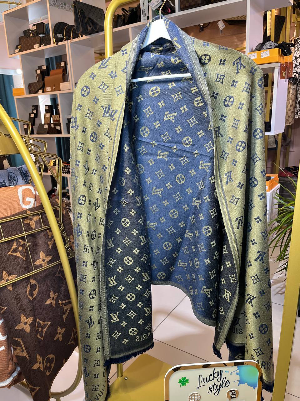 Шаль LV двухсторонняя  427664