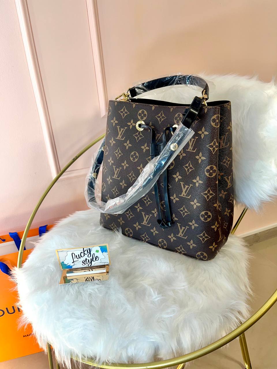 Сумка монограмм с черной вставкой LOUIS VUITTON - NeoNoe MM 7863245