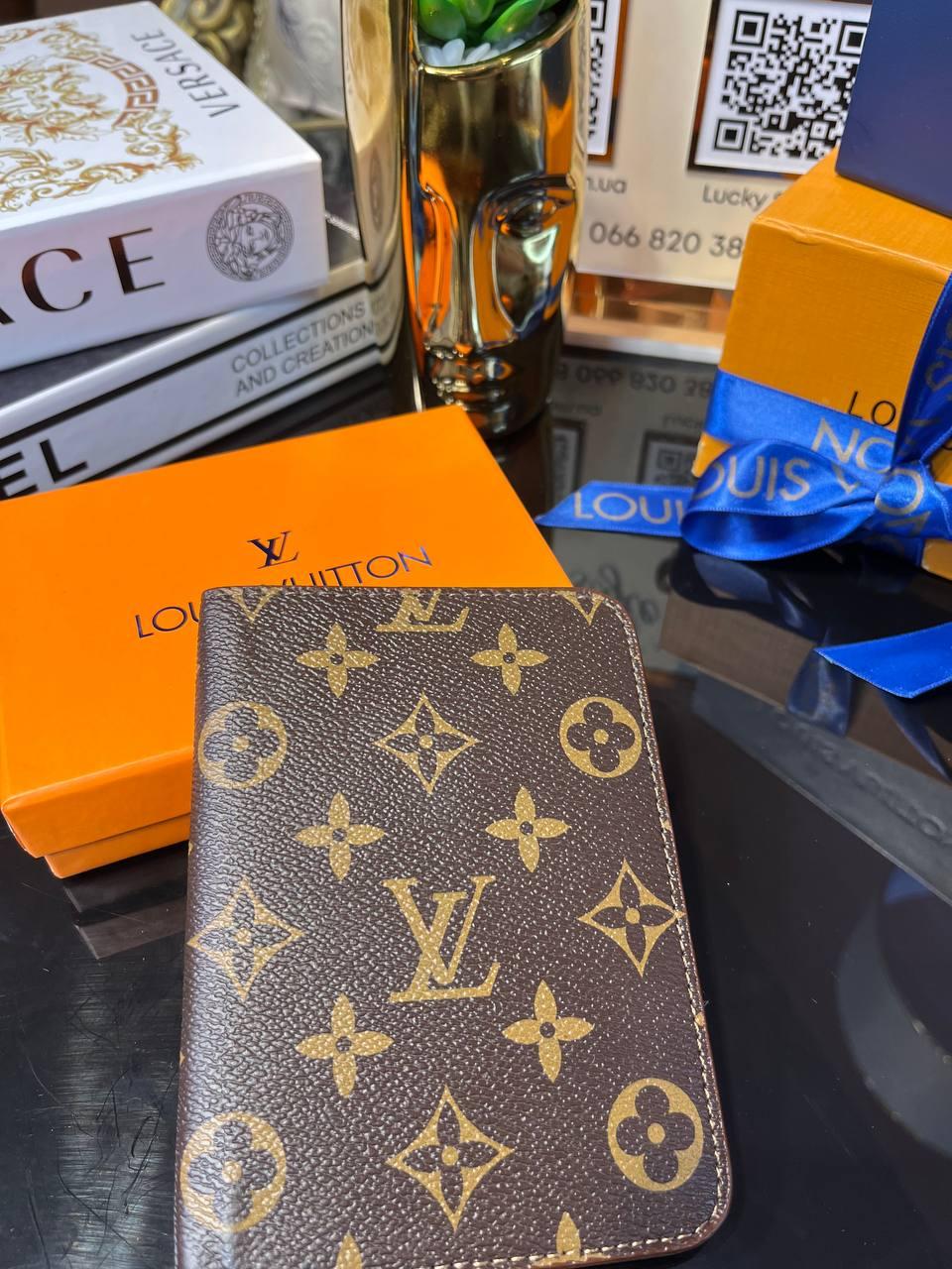 Обкладинки на паспорт > Обложка на паспорт натуральная кожа Louis