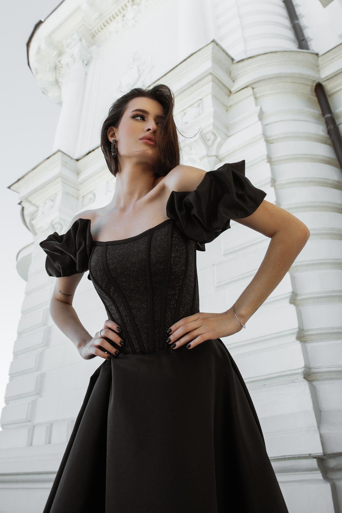 Длинное платье LARA  в черном цвете A - силуэт