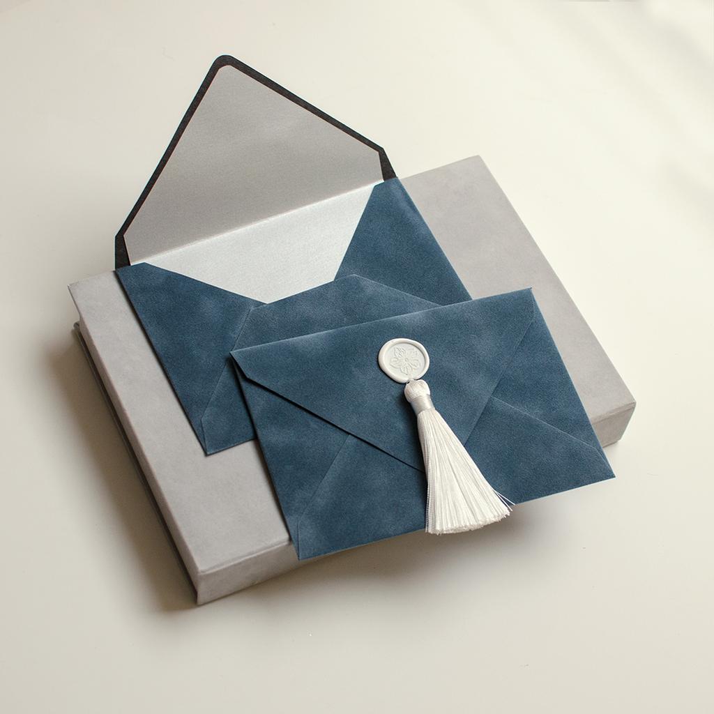 Конверт бархатний з китицею. Грозове небо